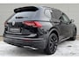 Volkswagen Tiguan Allspace 1.5 TSI Highline Business R 7-persoons / Nederlandse Auto / Apple Car Play en Navigatie / Electrisch schuifdak / Volledig digitaal dashboard / Electrische achterklep / Stoelverwarming voor / Stuurverwarming / Massage stoelen voor