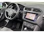 Volkswagen Tiguan Allspace 1.5 TSI Highline Business R 7-persoons / Nederlandse Auto / Apple Car Play en Navigatie / Electrisch schuifdak / Volledig digitaal dashboard / Electrische achterklep / Stoelverwarming voor / Stuurverwarming / Massage stoelen voor
