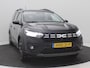Dacia Jogger 1.6 Hybrid 140 Expression 7-pers. AUTOMAAT / Trekhaak / 7-persoons / Navigatie middels Apple Carplay & Android Auto / Cruise control / Airco / Fabrieksgarantie tot 12-03-2032 /