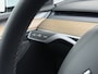 Tesla Model Y Long Range AWD 75kWh Trekhaak SOH 91% Warmtepomp Autopilot Leder Panoramadak Elektr.Stuur+Stoel+Verwarmd Navi Ecc Premium Audio Keyless Privacyglas 4WD Camera's Elektr.AchterKlep Parkeer Assistent Sentry-Mode Bluetooth Dodehoek detector Connected services AMD-Ryzen Processor™ 1e Eigenaar 1.600kg Trekvermogen Origineel Nederlandse Auto Garantie op Batterij en Motor tot 29-6-2030 max. 192.000km