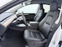 Tesla Model Y Long Range AWD 75kWh Trekhaak SOH 91% Warmtepomp Autopilot Leder Panoramadak Elektr.Stuur+Stoel+Verwarmd Navi Ecc Premium Audio Keyless Privacyglas 4WD Camera's Elektr.AchterKlep Parkeer Assistent Sentry-Mode Bluetooth Dodehoek detector Connected services AMD-Ryzen Processor™ 1e Eigenaar 1.600kg Trekvermogen Origineel Nederlandse Auto Garantie op Batterij en Motor tot 29-6-2030 max. 192.000km