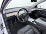 Tesla Model Y Long Range AWD 75kWh Trekhaak SOH 91% Warmtepomp Autopilot Leder Panoramadak Elektr.Stuur+Stoel+Verwarmd Navi Ecc Premium Audio Keyless Privacyglas 4WD Camera's Elektr.AchterKlep Parkeer Assistent Sentry-Mode Bluetooth Dodehoek detector Connected services AMD-Ryzen Processor™ 1e Eigenaar 1.600kg Trekvermogen Origineel Nederlandse Auto Garantie op Batterij en Motor tot 29-6-2030 max. 192.000km