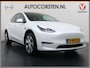 Tesla Model Y Long Range AWD 75kWh Trekhaak SOH 91% Warmtepomp Autopilot Leder Panoramadak Elektr.Stuur+Stoel+Verwarmd Navi Ecc Premium Audio Keyless Privacyglas 4WD Camera's Elektr.AchterKlep Parkeer Assistent Sentry-Mode Bluetooth Dodehoek detector Connected services AMD-Ryzen Processor™ 1e Eigenaar 1.600kg Trekvermogen Origineel Nederlandse Auto Garantie op Batterij en Motor tot 29-6-2030 max. 192.000km
