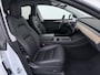 Tesla Model Y Long Range AWD 75kWh Trekhaak SOH 91% Warmtepomp Autopilot Leder Panoramadak Elektr.Stuur+Stoel+Verwarmd Navi Ecc Premium Audio Keyless Privacyglas 4WD Camera's Elektr.AchterKlep Parkeer Assistent Sentry-Mode Bluetooth Dodehoek detector Connected services AMD-Ryzen Processor™ 1e Eigenaar 1.600kg Trekvermogen Origineel Nederlandse Auto Garantie op Batterij en Motor tot 29-6-2030 max. 192.000km