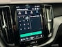 Volvo XC60 2.0 T6 Plug-in hybrid AWD Essential Edition Bright | Lederen bekleding | Adaptieve Cruise | Panoramadak | BLIS | 18" Lichtmetalen velgen | Achterbank verwarmd | Achteropkomend verkeer waarschuwing | Achteruitrijcamera