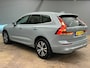 Volvo XC60 2.0 T6 Plug-in hybrid AWD Essential Edition Bright | Lederen bekleding | Adaptieve Cruise | Panoramadak | BLIS | 18" Lichtmetalen velgen | Achterbank verwarmd | Achteropkomend verkeer waarschuwing | Achteruitrijcamera