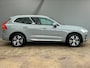 Volvo XC60 2.0 T6 Plug-in hybrid AWD Essential Edition Bright | Lederen bekleding | Adaptieve Cruise | Panoramadak | BLIS | 18" Lichtmetalen velgen | Achterbank verwarmd | Achteropkomend verkeer waarschuwing | Achteruitrijcamera