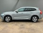 Volvo XC60 2.0 T6 Plug-in hybrid AWD Essential Edition Bright | Lederen bekleding | Adaptieve Cruise | Panoramadak | BLIS | 18" Lichtmetalen velgen | Achterbank verwarmd | Achteropkomend verkeer waarschuwing | Achteruitrijcamera
