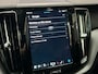 Volvo XC60 2.0 T6 Plug-in hybrid AWD Essential Edition Bright | Lederen bekleding | Adaptieve Cruise | Panoramadak | BLIS | 18" Lichtmetalen velgen | Achterbank verwarmd | Achteropkomend verkeer waarschuwing | Achteruitrijcamera