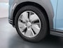 Hyundai Kona Electric EV 64kWh SOH 100% Fase 3 Warmtepomp Leder Schuif-/kanteldak Head-Up Display Adap.Cruise Apple Carplay Android Auto Navi Ecc Camera Pdc Krell®-Audio Limited Keyless Stoelverwarming/Koeling Stuurverwarming Elek.Stoelen Blind Spot Monitoring Lane Assist DAB Led Origineel Nederlandse Auto Super compleet!