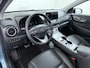 Hyundai Kona Electric EV 64kWh SOH 100% Fase 3 Warmtepomp Leder Schuif-/kanteldak Head-Up Display Adap.Cruise Apple Carplay Android Auto Navi Ecc Camera Pdc Krell®-Audio Limited Keyless Stoelverwarming/Koeling Stuurverwarming Elek.Stoelen Blind Spot Monitoring Lane Assist DAB Led Origineel Nederlandse Auto Super compleet!