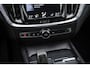 Volvo V60 2.0 B3 Momentum Advantage | Parkeer Camera | 17" Lichtmetalen Velgen | Stoel en Stuurverwarming | Parkeersensoren Voor en Achter |