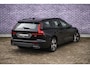 Volvo V60 2.0 B3 Momentum Advantage | Parkeer Camera | 17" Lichtmetalen Velgen | Stoel en Stuurverwarming | Parkeersensoren Voor en Achter |