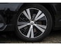 Volvo V60 2.0 B3 Momentum Advantage | Parkeer Camera | 17" Lichtmetalen Velgen | Stoel en Stuurverwarming | Parkeersensoren Voor en Achter |