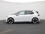 Volkswagen ID.3 First Max 58 kWh | Glazen dak | Stoelverwarming | Stuurverwarming | Adaptive Cruise Control | Navigatie | Parkeersensoren | Elektrische verstelbare stoelen | Climate Control |