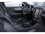 Volvo XC40 Recharge P8 AWD R-Design | 12 Mnd. Garantie | Panoramadak & Trekhaak | Nette en zeer complete XC40 (Dealer Onderhouden)