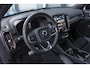 Volvo XC40 Recharge P8 AWD R-Design | 12 Mnd. Garantie | Panoramadak & Trekhaak | Nette en zeer complete XC40 (Dealer Onderhouden)
