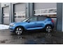 Volvo XC40 Recharge P8 AWD R-Design | 12 Mnd. Garantie | Panoramadak & Trekhaak | Nette en zeer complete XC40 (Dealer Onderhouden)