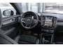 Volvo XC40 Recharge P8 AWD R-Design | 12 Mnd. Garantie | Panoramadak & Trekhaak | Nette en zeer complete XC40 (Dealer Onderhouden)