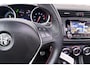 Alfa Romeo Giulietta 1.4 120 PK Turbo Sport Pano-dak Trekhaak Navi 18'LMV