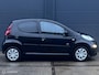 Peugeot 107 1.0 Envy 5 deurs - AIRCO - CPV - EL. RAMEN - LED - BLUETOOTH - STUURBEKRACHTIGING - RADIO/CD - NL AUTO - NAP - APK T/M 06-07-2026 -