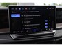 Volkswagen Tayron 1.5 eHybrid Elegance 204PK / 150kW DSG, SOH 100%, Wegklapbare trekhaak, lederen / alcantara bekleding, rondomzichtcamera (area view), elektrische achterklep, elektrisch verstel-, verwarm- en inklapbare buitenspiegels (spiegelpakket), navigatie, LED Matrix (IQ.Lights), draadloze telefoonladers, adaptieve cruise control (acc) met Travel Assist, keyless go & entry, 18" 'Napoli' LMV, privacy glas, chroom pakket, draadloos Apple Carplay & Android Auto, DAB+, ErgoActive voorstoelen met massagefunctie, 3-zone climatronic, verwarmbare voorstoelen etc.