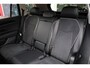 Volkswagen Tayron 1.5 eHybrid Elegance 204PK / 150kW DSG, SOH 100%, Wegklapbare trekhaak, lederen / alcantara bekleding, rondomzichtcamera (area view), elektrische achterklep, elektrisch verstel-, verwarm- en inklapbare buitenspiegels (spiegelpakket), navigatie, LED Matrix (IQ.Lights), draadloze telefoonladers, adaptieve cruise control (acc) met Travel Assist, keyless go & entry, 18" 'Napoli' LMV, privacy glas, chroom pakket, draadloos Apple Carplay & Android Auto, DAB+, ErgoActive voorstoelen met massagefunctie, 3-zone climatronic, verwarmbare voorstoelen etc.