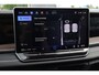 Volkswagen Tayron 1.5 eHybrid Elegance 204PK / 150kW DSG, SOH 100%, Wegklapbare trekhaak, lederen / alcantara bekleding, rondomzichtcamera (area view), elektrische achterklep, elektrisch verstel-, verwarm- en inklapbare buitenspiegels (spiegelpakket), navigatie, LED Matrix (IQ.Lights), draadloze telefoonladers, adaptieve cruise control (acc) met Travel Assist, keyless go & entry, 18" 'Napoli' LMV, privacy glas, chroom pakket, draadloos Apple Carplay & Android Auto, DAB+, ErgoActive voorstoelen met massagefunctie, 3-zone climatronic, verwarmbare voorstoelen etc.