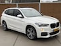 BMW X1 sDrive20i M-sport Automaat | Panoramadak | Leren bekleding | Stoelverwarming | Flippers | Cruise & climate control | Head-up display | Shadow line | Parkeersensoren voor en achter