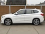 BMW X1 sDrive20i M-sport Automaat | Panoramadak | Leren bekleding | Stoelverwarming | Flippers | Cruise & climate control | Head-up display | Shadow line | Parkeersensoren voor en achter