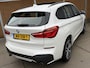 BMW X1 sDrive20i M-sport Automaat | Panoramadak | Leren bekleding | Stoelverwarming | Flippers | Cruise & climate control | Head-up display | Shadow line | Parkeersensoren voor en achter