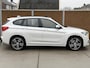 BMW X1 sDrive20i M-sport Automaat | Panoramadak | Leren bekleding | Stoelverwarming | Flippers | Cruise & climate control | Head-up display | Shadow line | Parkeersensoren voor en achter