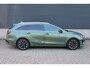 Kia Ceed Sw 140pk GT-Line I Cruise control I Keyless entry I Navi I Parkeercamera I Parkeersensoren voor & achter I Schuif-/kanteldak I Sportstoelen