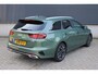Kia Ceed Sw 140pk GT-Line I Cruise control I Keyless entry I Navi I Parkeercamera I Parkeersensoren voor & achter I Schuif-/kanteldak I Sportstoelen