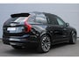 Volvo XC90 T8 Plug-in hybrid AWD Ultra Dark | Luchtvering | Voorstoelen Met Massagefunctie & Ventilatie | Stoel & Stuurverwarming | Harman/Kardon Premium Audio | Trekhaak Elektrisch Uitklapbaar | Nappa Lederen Bekleding | Extra Getint Glas | Gelaagde zijruiten | Achterbank Verwarmd | Apple Carplay/Android Auto | Electronic Climate Controle |