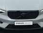 Volvo XC40 B4 Plus Black Edition | Harman Kardon | 360° Camera | Panoramadak | 20" | Trekhaak | Nubuck-Leder