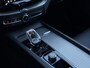 Volvo XC60 2.0 T6 Plug-in hybrid AWD Ultimate Dark | Luchtvering | Harman/Kardon | HU-Display | Camera |