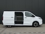 Ford E-Transit Custom 320 L1H1 Trend 65 kWh | 3zits | Stoelverwarming | Laadruimte beschermingspakket | Apple Car Play / Android Auto | Camera |