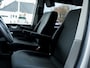 Volkswagen Transporter 2.0 TDI L2H3 | Gas & Rem aan Stuurwiel | Elektrische Klep | Elektrische oprijplaat/ lift | Airco | Cruise Control | Trekhaak Afneembaar | Standkachel | Metallic Lak | Elektrisch verstelbare, draaibare, bestuurdersstoel |