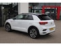 Volkswagen T-Roc 1.5 TSI Sport Business R 150PK / 110kW DSG, NL auto nieuw door ons geleverd, navigatie, achteruitrijcamera (rear view), parkeersensoren voor en achter (pdc), LED koplampen, elektrisch verstel-, verwarm- en inklapbare buitenspiegels (spiegel pakket), elektrische achterklep, digital cockpit pro, 19" 'Suzuka' LMV, privacy glas, R-Line in- en exterieur, spraak bediening, Apple Carplay & Android Auto, adaptieve cruise control (acc), DAB+