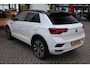 Volkswagen T-Roc 1.5 TSI Sport Business R NL auto nieuw door ons geleverd elektrische achterklep digital cockpit pro navigatie 19" LMV Suzuka achteruitrijcamera privacy glas R Line