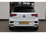 Volkswagen T-Roc 1.5 TSI Sport Business R 150PK / 110kW DSG, NL auto nieuw door ons geleverd, navigatie, achteruitrijcamera (rear view), parkeersensoren voor en achter (pdc), LED koplampen, elektrisch verstel-, verwarm- en inklapbare buitenspiegels (spiegel pakket), elektrische achterklep, digital cockpit pro, 19" 'Suzuka' LMV, privacy glas, R-Line in- en exterieur, spraak bediening, Apple Carplay & Android Auto, adaptieve cruise control (acc), DAB+