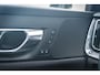 Volvo V60 2.0 T4 R-Design | Adaptieve Cruise Control | Schuif - / Kanteldak | Sportstoelen | Trekhaak | Stoel +  Stuurverwarming | 19 inch | Memory | Camera | DAB |