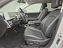Hyundai Ioniq 5 Lounge 73kWh Automaat / Accu SOH 100% / Fabrieksgarantie tot 10-2026 / Dealer onderhouden / Panoramadak / WLTP 451 km / Afn. trekhaak 1.600 kg / Elektrische klep en stoelen / Stuur-, stoel- en achterbankverwarming /