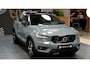 Volvo XC40 Volvo XC40 1.5 T5 Recharge 193kW/262pk DKG7 R-Design BI-TONE + PILOT ASSIST + KEYLESS ENTRY&GO + FULL LED HIGH BEAM + ADAPT.CRUISE + BLIS + LEER/ALCANTARA + STOEL-STUURVERWARMING + LANE ASSIST + CAMERA + PARKSENSOREN V&A + 19" LM-VELGEN!!