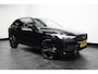 Volvo XC60 2.0 T6 Plug-in hybrid AWD Plus Black Edition | Panoramadak | Trekhaak | Luchtvering | Stoelventilatie | Stoel en stuurwielverwarming | Camera | BLIS | Adaptieve cruise control |