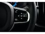 Volvo XC60 2.0 T6 Plug-in hybrid AWD Plus Black Edition | Panoramadak | Trekhaak | Luchtvering | Stoelventilatie | Stoel en stuurwielverwarming | Camera | BLIS | Adaptieve cruise control |