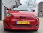 Fiat 500 Electric -RED Edition 24 kWh - 5500 KM Apple CarPlay / Navigatie I LED I Veiligheid Pakket I