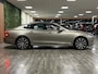 Volvo S90 T8 AWD Recharge Inscription Exclusive Luchtvering | Bowers & Wilkins | Stoelventilatie | Schuifdak | Polestar Engineered | Google Infotainment | Stoelmassage | 360° Camera | Head-Up Display | Adaptieve Cruise Control | Standkachel met Volvo On Call App | Stoel en Stuurwielverwarming | Full LED Meesturende koplampen | Pilot Assist | BLIS Dode Hoek Detectie | Elektrische voorstoelen geheugen | Nappa Lederen bekleding | Zitting verlenging voorstoelen | Gelamineerde/geluidwerende zijruiten | 19 Inch | Keyless Drive | Parkeersensoren voor+achter | Elektrisch bedienbare achterklep | Geïntegreerde zongordijnen achterportieren | Verlichte instaplijsten | DAB Radio | Apple Carplay/Android Auto | Alarm Klasse III | Pebble Grey Metallic |