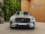 Volvo XC60 2.0 T6 Plug-in hybrid AWD Ultra Dark Facelift! Panoramadak Stoelmassage/ventilatie 22''